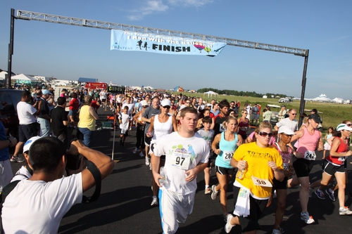 start of 5k runners.JPG